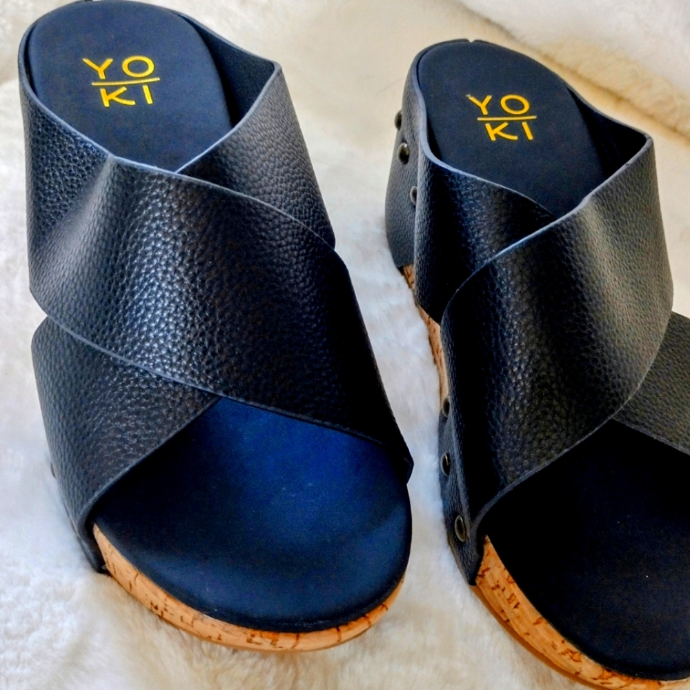 NEW Yoki Women Size 10 Black Wedge Sandals! Great Walking Shoe for Fall/Summer.